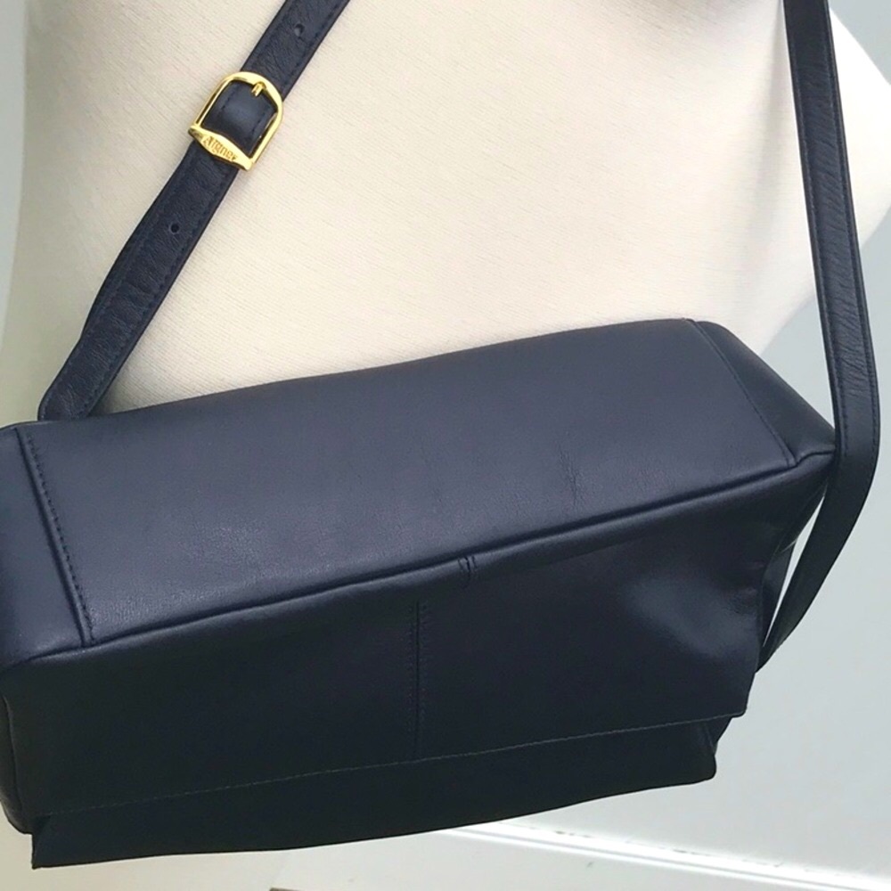 Vintage Etienne Aigner Leather Navy Blue Shoulder Bag with Gold Accents - Picture 16 of 16